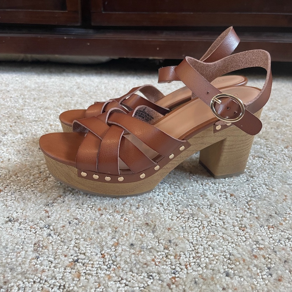 Old Navy Cognac Heeled Sandals - Picture 3 of 5